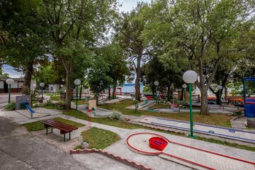 Mini-golf