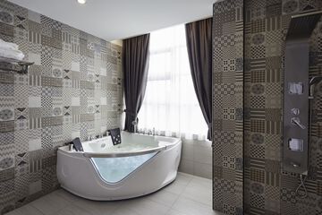 Jetted tub