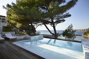 Private pool