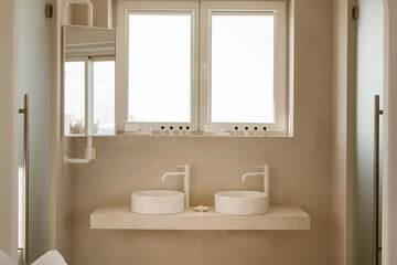 Bathroom sink