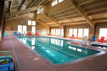 Indoor/outdoor pool