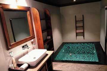 Private pool
