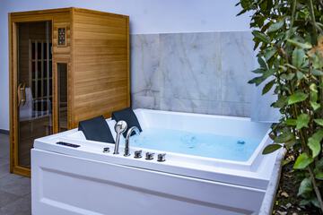 Jetted tub