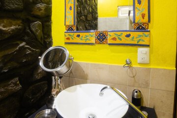 Bathroom sink