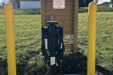 Electric vehicle charging station