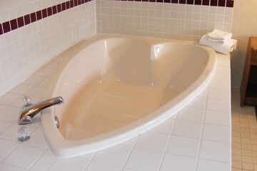 Deep soaking bathtub