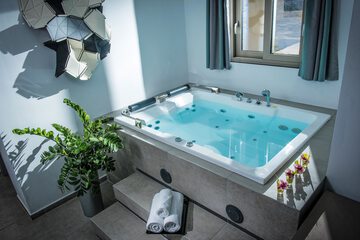 Jetted tub