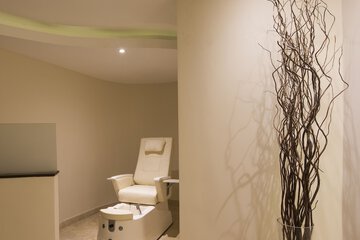 Nail salon