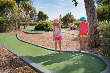 Mini-golf