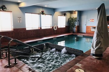 Indoor spa tub