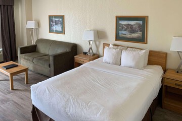 Room 5 of 16