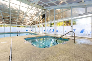 Indoor spa tub