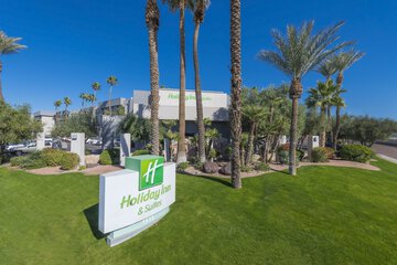 Holiday Inn & Suites Phoenix Airport North by IHG