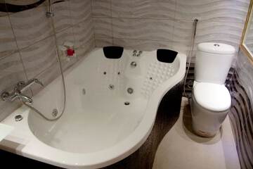 Jetted tub