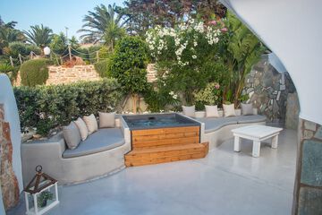Private spa tub