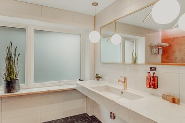 Bathroom amenities