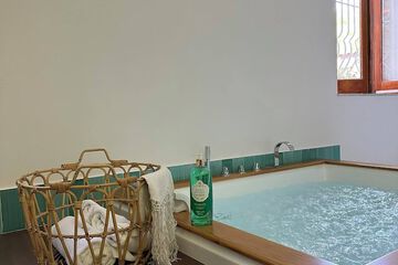 Private spa tub