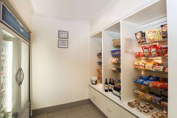 Snack bar