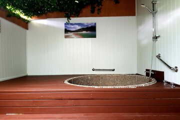 Private spa tub