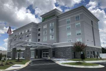 Holiday Inn Hotel & Suites Fayetteville W-Fort Bragg Area by IHG