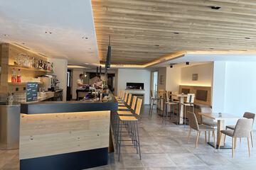 Snack bar