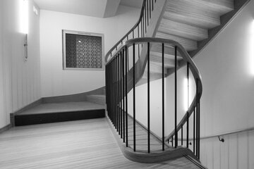 Handrails in stairways