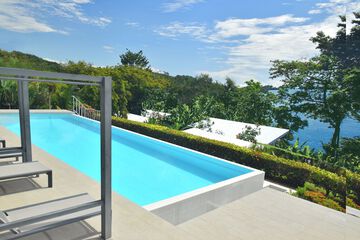 Infinity pool