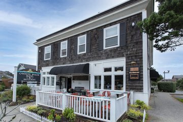 Cannon Beach Hotel