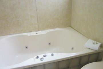 Jetted tub