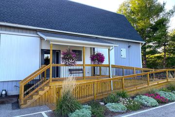 Lake Ontario Motel & Inn