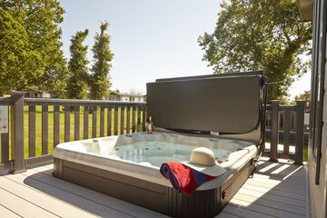 Private spa tub
