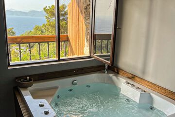 Private spa tub