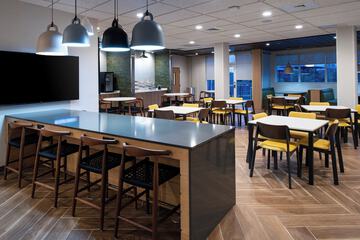 Breakfast/Coffee Service 37 of 38