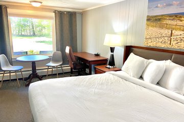 Elk Rapids Lakeshore Inn