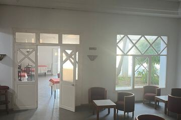 Lobby lounge