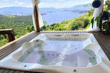 Indoor spa tub