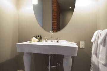 Bathroom sink