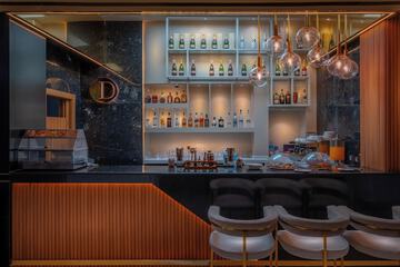 Lobby lounge