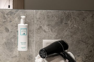 Bathroom amenities