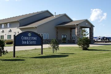 Cobblestone Inn and Suites - Lake View