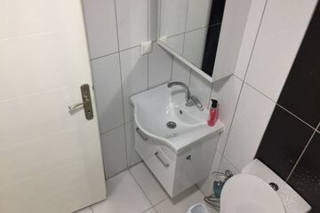 Bathroom sink