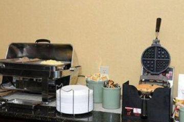 Quality Suites Kansas City International Airport