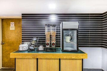 Breakfast/Coffee Service 30 of 35