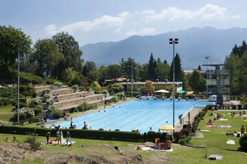 Exercise/lap pool