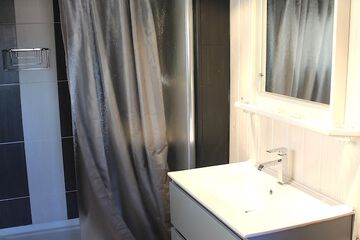 Bathroom sink