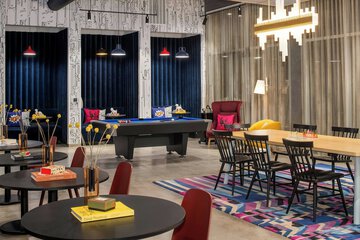 Lobby lounge