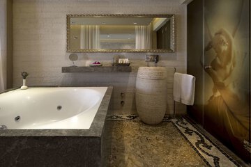 Jetted tub