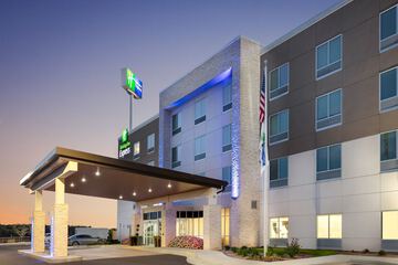 Holiday Inn Express Calhoun South by IHG