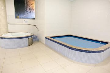 Indoor spa tub