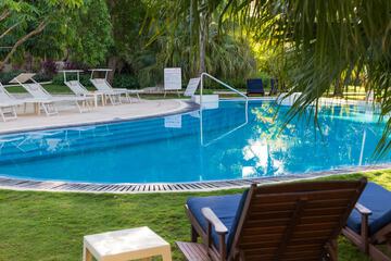 Poolside bar